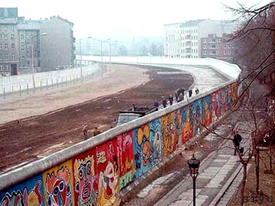 Berlin Wall fragments - Image 3