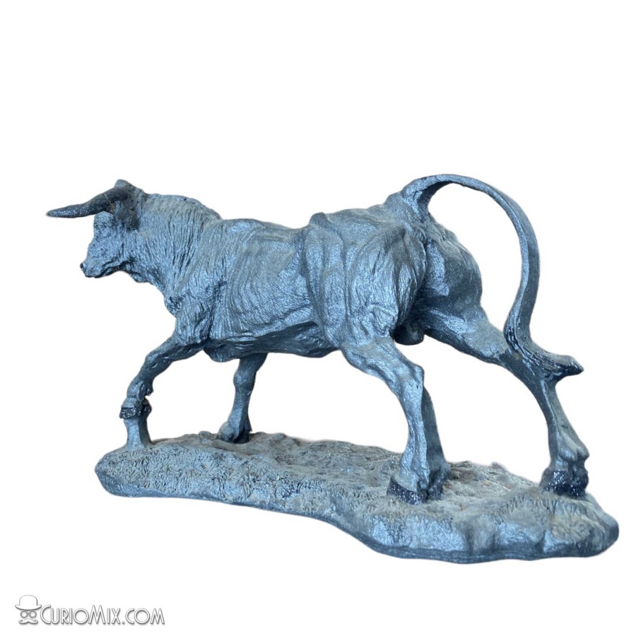 Bull Statue - Image 3