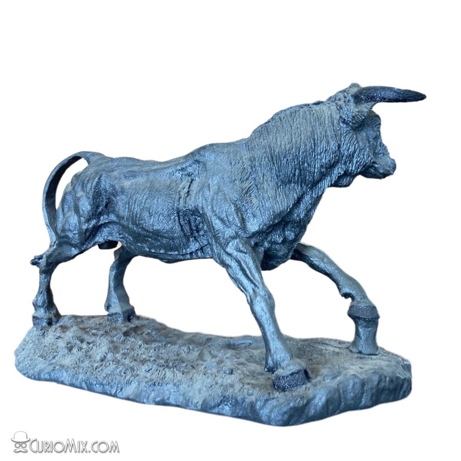 Bull Statue - Image 2