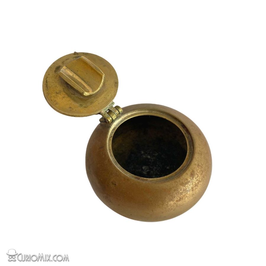 Pocket Ashtray with Lid - Image 4